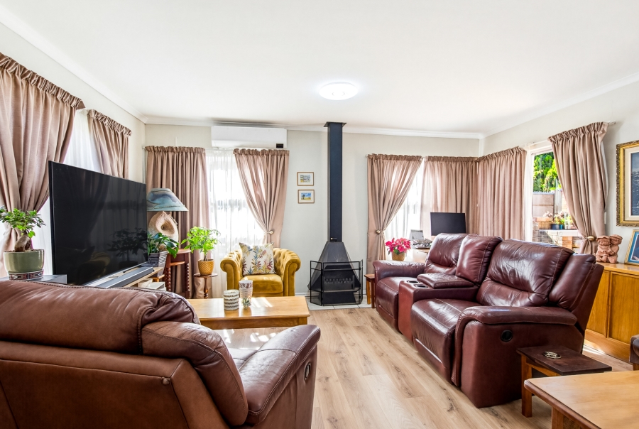 2 Bedroom Property for Sale in The Crest Western Cape